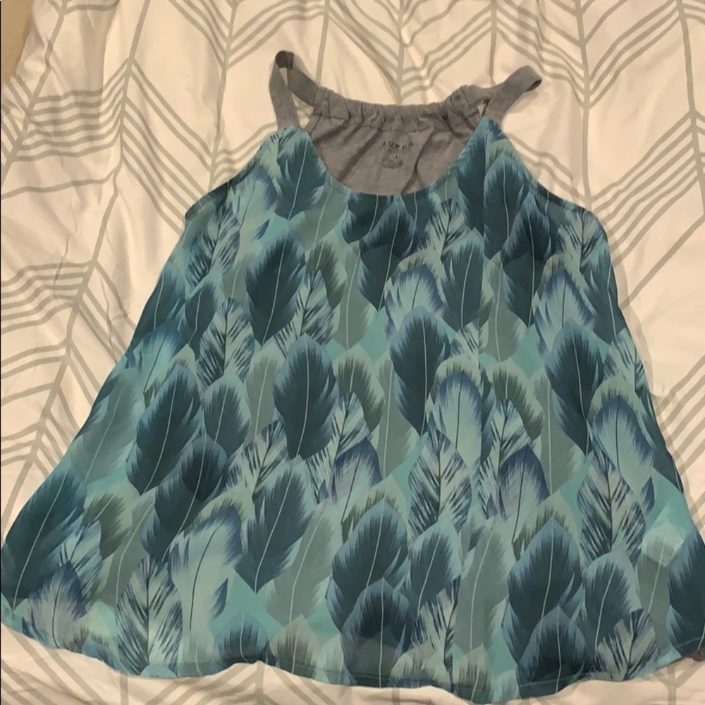 Tank top lot multiple brands (8)